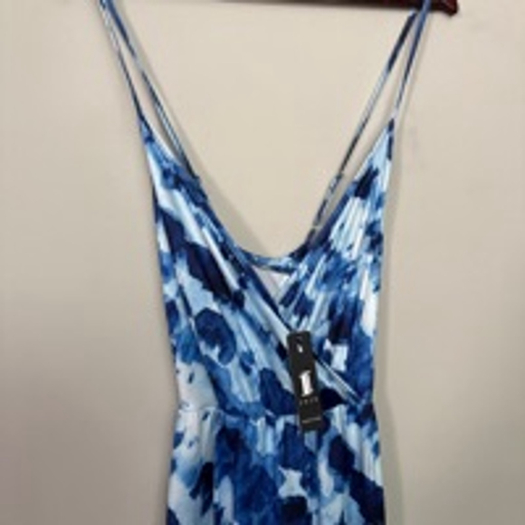 Women's ININ Maxi Dress Size medium Blue White Tie Dye - Picture 2 of 3